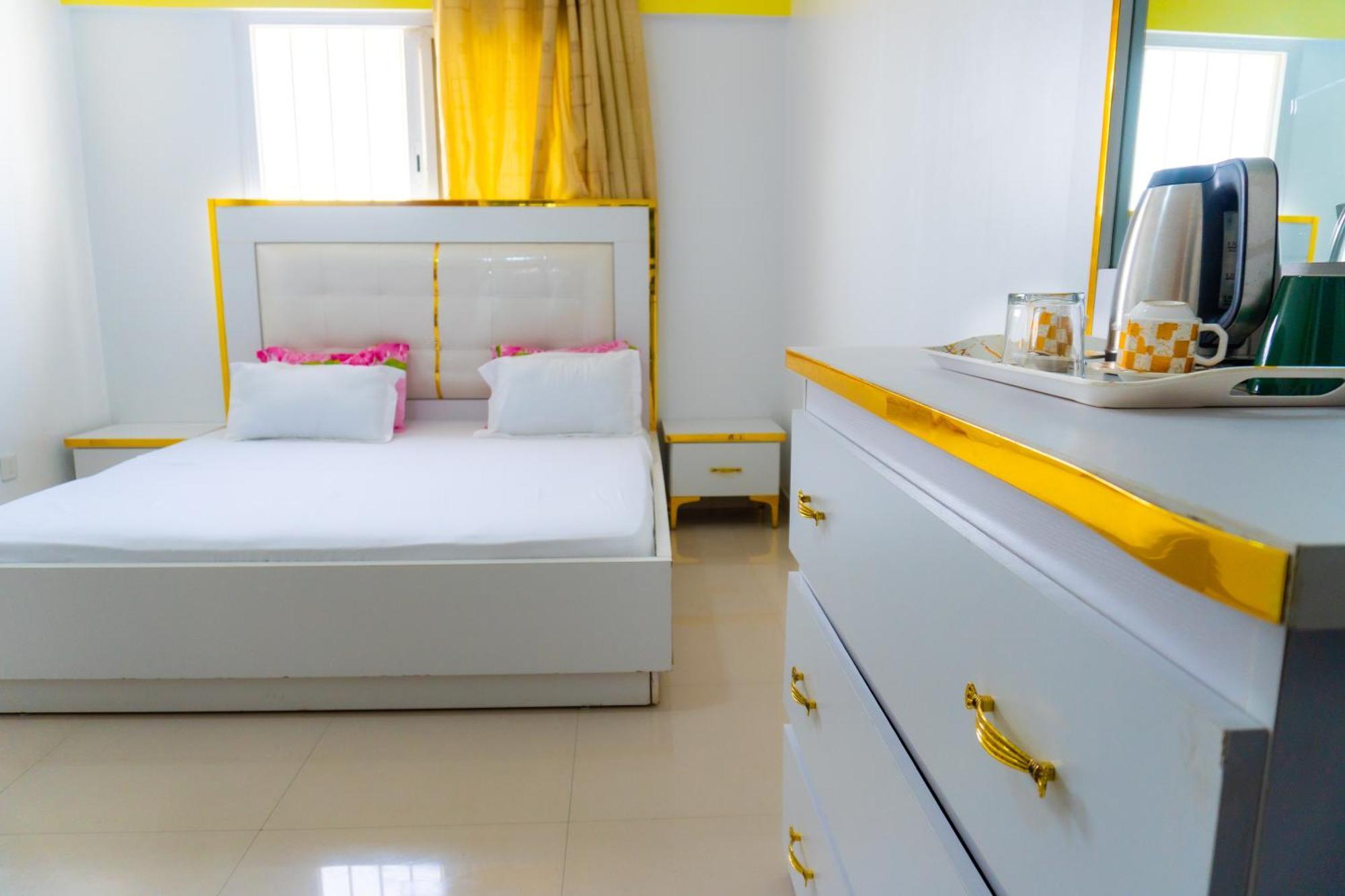 Chambres Meublees Avenue Cheikh Anta Diop Dakar Exterior photo